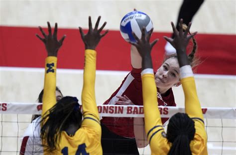 wisconsin volleyball leaked photos|UWPD investigating sharing of sensitive photos,。